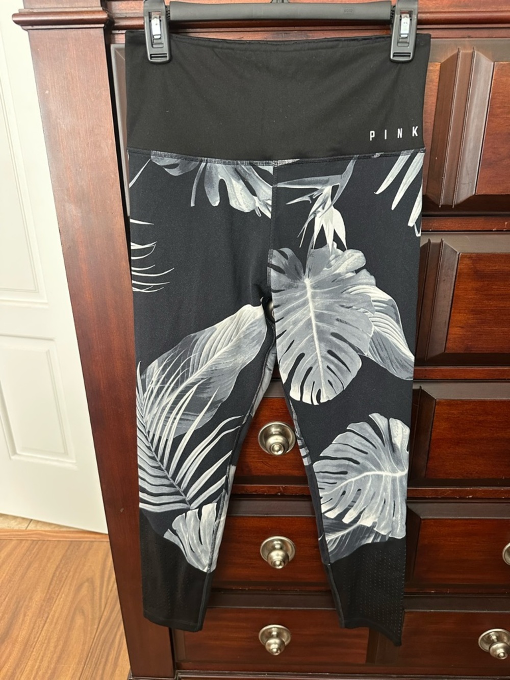 Victorias Secret PINK Ultimate Black White Yoga pants Sz Medium